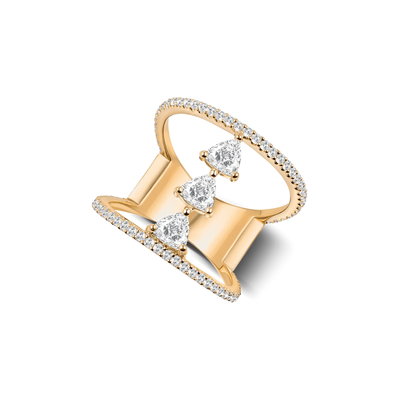 The Davina Icon ring in yellow gold, featuring three lab-grown triangle-cuts set in an openwork double-band design. 